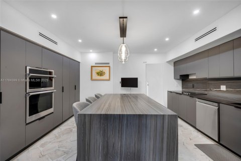 Casa en venta en Miami, Florida, 4 dormitorios, 320.88 m2 № 1701846 - foto 18