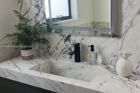 Casa en venta en Miami, Florida, 4 dormitorios, 320.88 m2 № 1701846 - foto 16