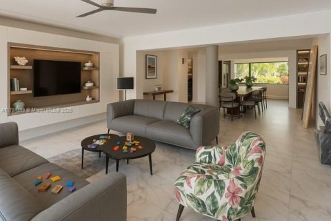 Casa en venta en Miami, Florida, 4 dormitorios, 320.88 m2 № 1701846 - foto 10