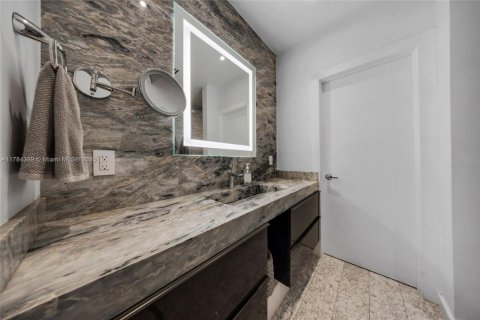 Casa en venta en Miami, Florida, 4 dormitorios, 320.88 m2 № 1701846 - foto 25