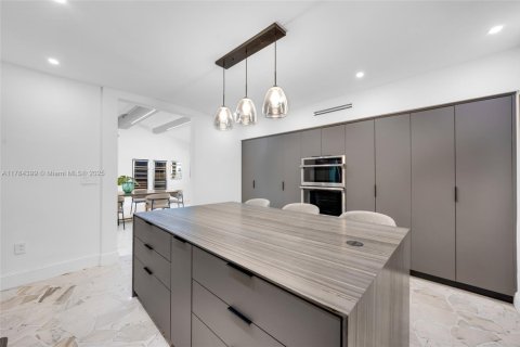 Casa en venta en Miami, Florida, 4 dormitorios, 320.88 m2 № 1701846 - foto 28