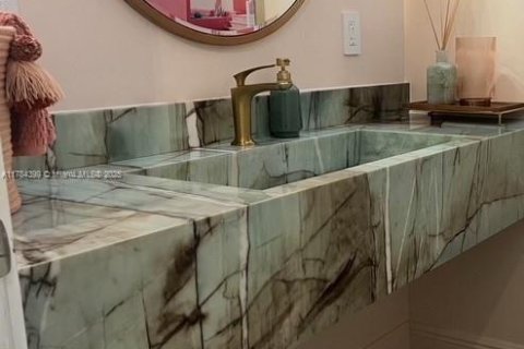 Casa en venta en Miami, Florida, 4 dormitorios, 320.88 m2 № 1701846 - foto 14