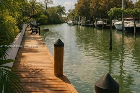 Casa en venta en Miami, Florida, 4 dormitorios, 320.88 m2 № 1701846 - foto 2