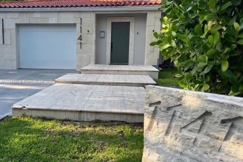 Casa en venta en Miami, Florida, 4 dormitorios, 320.88 m2 № 1701846 - foto 1