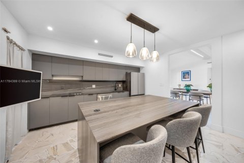 Casa en venta en Miami, Florida, 4 dormitorios, 320.88 m2 № 1701846 - foto 20