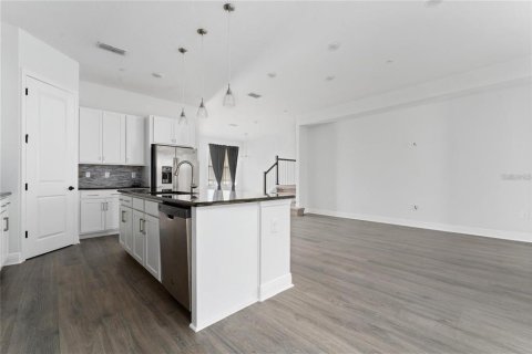 Townhouse in Orlando, Florida 3 bedrooms, 179.02 sq.m. № 2214115 - photo 5