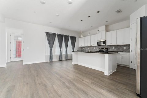 Townhouse in Orlando, Florida 3 bedrooms, 179.02 sq.m. № 2214115 - photo 3