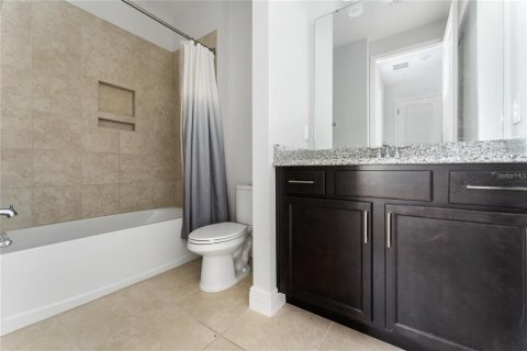 Townhouse in Orlando, Florida 3 bedrooms, 179.02 sq.m. № 2214115 - photo 11