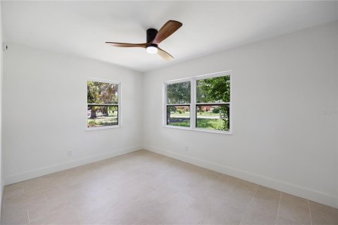 House in Saint Petersburg, Florida 4 bedrooms, 122.63 sq.m. № 1819169 - photo 20