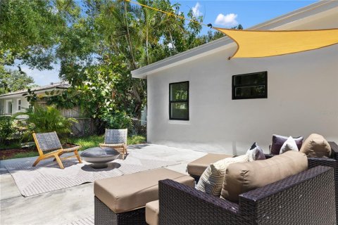 House in Saint Petersburg, Florida 4 bedrooms, 122.63 sq.m. № 1819169 - photo 30