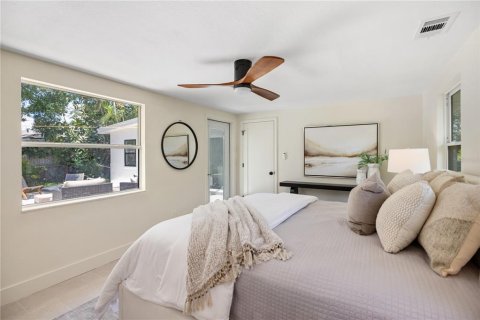 House in Saint Petersburg, Florida 4 bedrooms, 122.63 sq.m. № 1819169 - photo 17