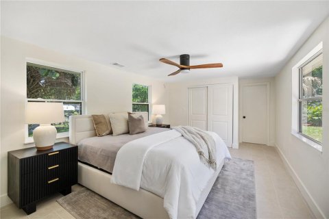 House in Saint Petersburg, Florida 4 bedrooms, 122.63 sq.m. № 1819169 - photo 15