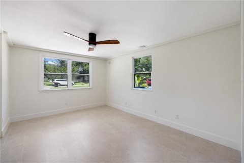 House in Saint Petersburg, Florida 4 bedrooms, 122.63 sq.m. № 1819169 - photo 26