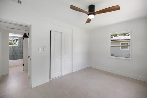 House in Saint Petersburg, Florida 4 bedrooms, 122.63 sq.m. № 1819169 - photo 21