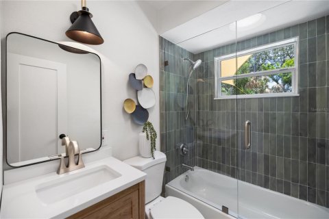 House in Saint Petersburg, Florida 4 bedrooms, 122.63 sq.m. № 1819169 - photo 22