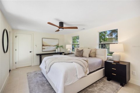 House in Saint Petersburg, Florida 4 bedrooms, 122.63 sq.m. № 1819169 - photo 16