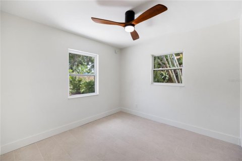 House in Saint Petersburg, Florida 4 bedrooms, 122.63 sq.m. № 1819169 - photo 23