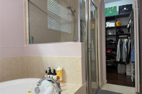 Снять в аренду таунхаус в Санрайз, Флорида 3 спальни, 201.6м2, № 2149254 - фото 5