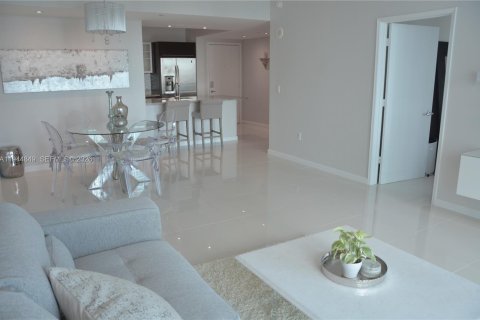 Copropriété à louer à Miami, Floride: 2 chambres, 102.29 m2 № 2001256 - photo 3