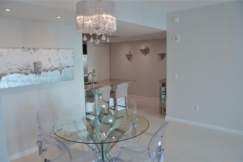 Copropriété à louer à Miami, Floride: 2 chambres, 102.29 m2 № 2001256 - photo 8