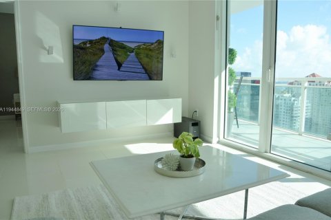 Copropriété à louer à Miami, Floride: 2 chambres, 102.29 m2 № 2001256 - photo 2