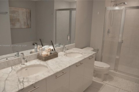 Copropriété à louer à Miami, Floride: 2 chambres, 102.29 m2 № 2001256 - photo 12