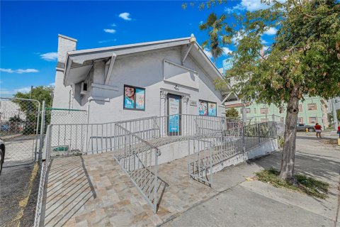 Propiedad comercial en venta en Miami, Florida № 2032219 - foto 20