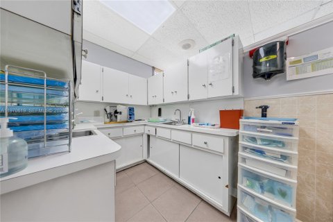 Propiedad comercial en venta en Miami, Florida № 2032219 - foto 14