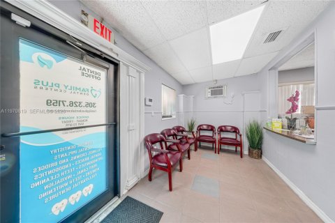 Propiedad comercial en venta en Miami, Florida № 2032219 - foto 9