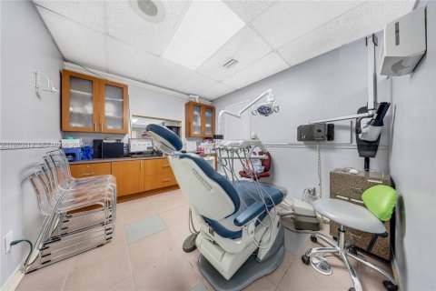 Propiedad comercial en venta en Miami, Florida № 2032219 - foto 16