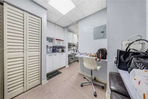 Propiedad comercial en venta en Miami, Florida № 2032219 - foto 11