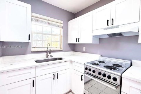 Copropriété à louer à Hollywood, Floride: 1 chambre, 47.66 m2 № 2040973 - photo 5