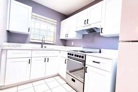 Copropriété à louer à Hollywood, Floride: 1 chambre, 47.66 m2 № 2040973 - photo 2