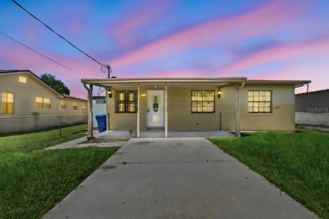 House in Tampa, Florida 3 bedrooms, 110.37 sq.m. № 2287073