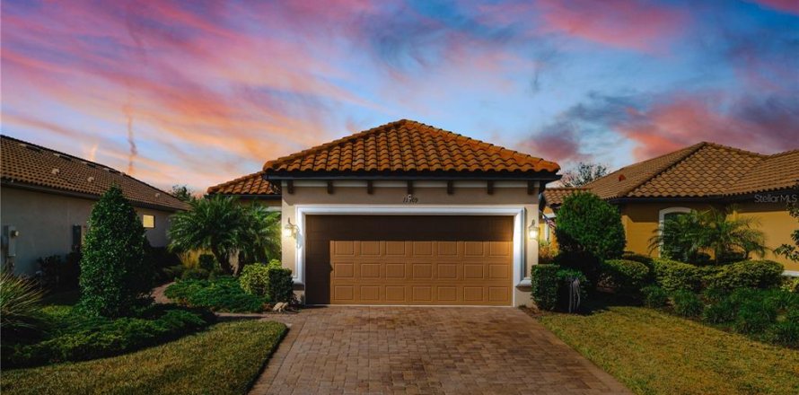 House in Odessa, Florida 2 bedrooms, 156.91 sq.m. № 1531580