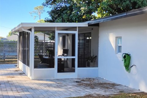 House in Fort Myers, Florida 3 bedrooms, 133.41 sq.m. № 2028428 - photo 26