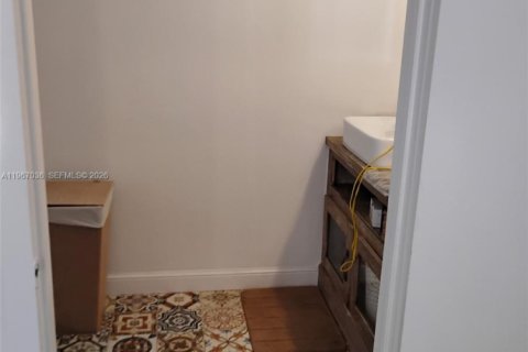 House in Fort Myers, Florida 3 bedrooms, 133.41 sq.m. № 2028428 - photo 2