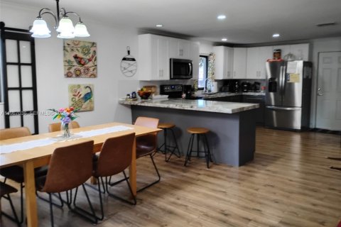 House in Fort Myers, Florida 3 bedrooms, 133.41 sq.m. № 2028428 - photo 27