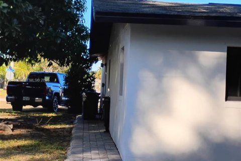 House in Fort Myers, Florida 3 bedrooms, 133.41 sq.m. № 2028428 - photo 24