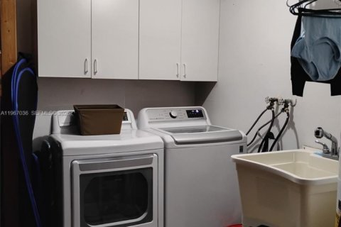 House in Fort Myers, Florida 3 bedrooms, 133.41 sq.m. № 2028428 - photo 15