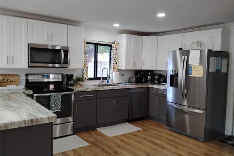 House in Fort Myers, Florida 3 bedrooms, 133.41 sq.m. № 2028428 - photo 19