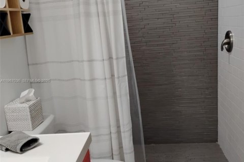 House in Fort Myers, Florida 3 bedrooms, 133.41 sq.m. № 2028428 - photo 8