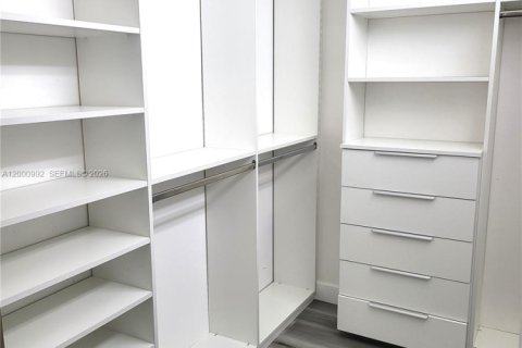 Снять в аренду кондоминиум в Плантация, Флорида 4 спальни, 201.6м2, № 2065320 - фото 17