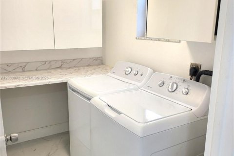 Снять в аренду кондоминиум в Плантация, Флорида 4 спальни, 201.6м2, № 2065320 - фото 14