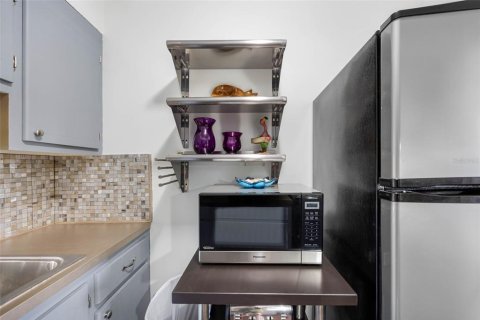 Condo in Saint Petersburg, Florida, 1 bedroom  № 1732646 - photo 14