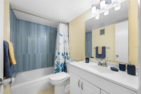 Condo in Saint Petersburg, Florida, 1 bedroom  № 1732646 - photo 19