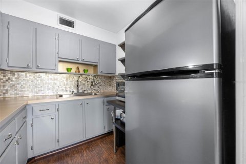 Condo in Saint Petersburg, Florida, 1 bedroom  № 1732646 - photo 13