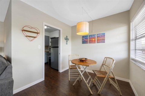 Condo in Saint Petersburg, Florida, 1 bedroom  № 1732646 - photo 16
