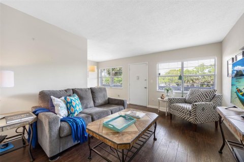 Condo in Saint Petersburg, Florida, 1 bedroom  № 1732646 - photo 9