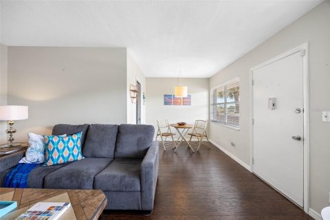 Condo in Saint Petersburg, Florida, 1 bedroom  № 1732646 - photo 17